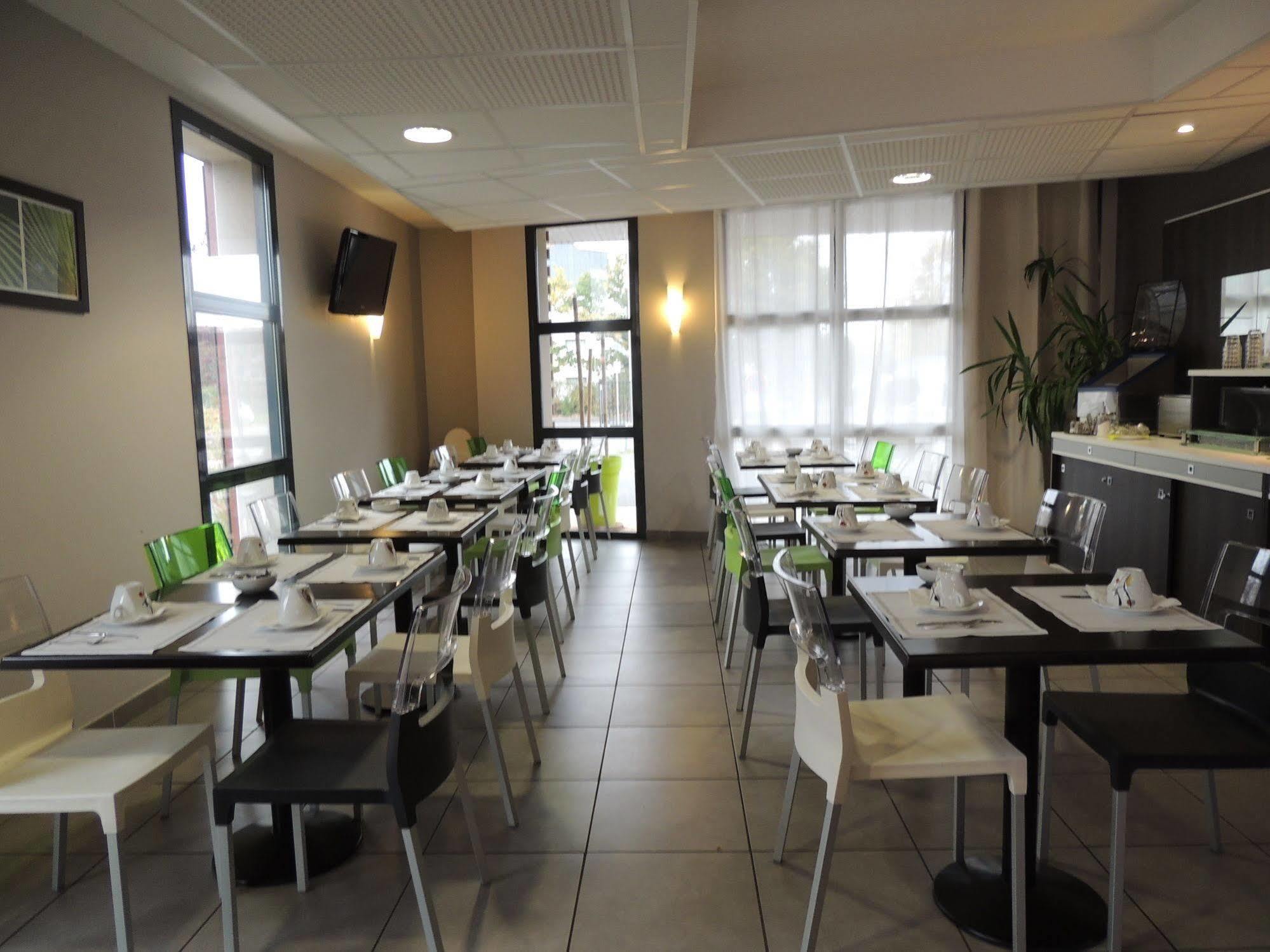 The Originals City, Hotel Novella Confort, Nantes Est Carquefou Exterior photo